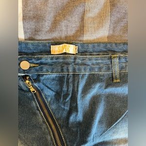 Colombia shirt it’s like a m size